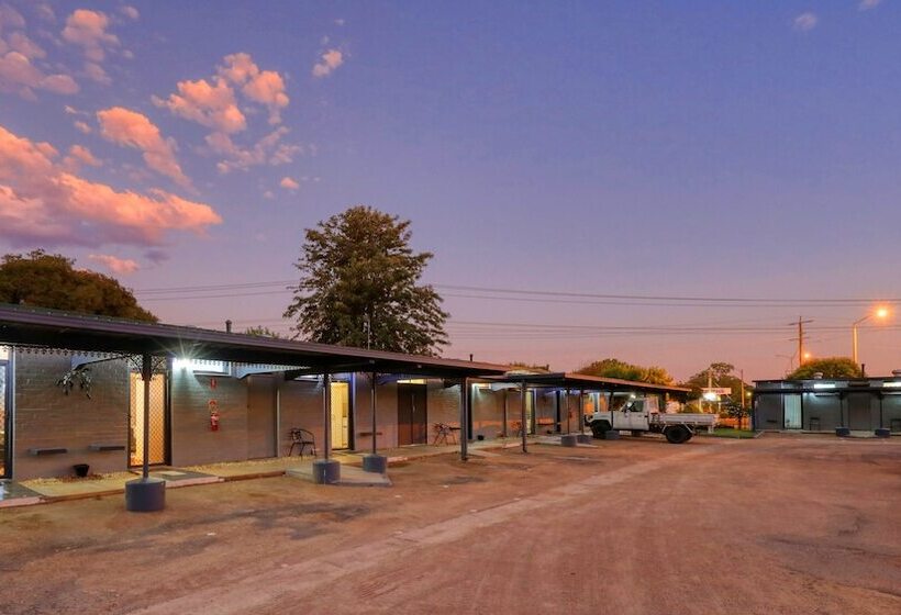 בית מלון כפרי Rose City Motor Inn