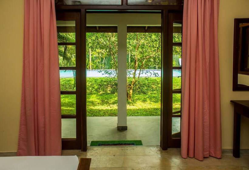 هتل Sakura Villa Bentota