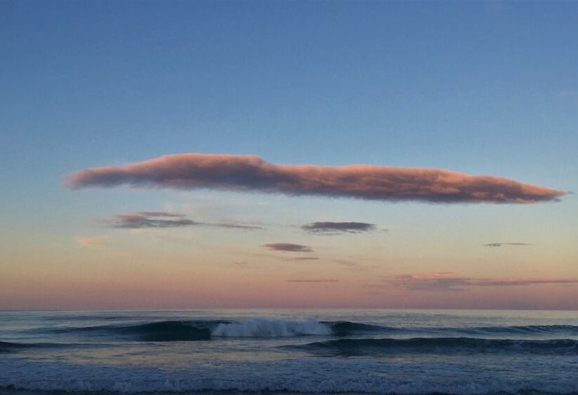 فندق Sandpiper Ocean Cottages