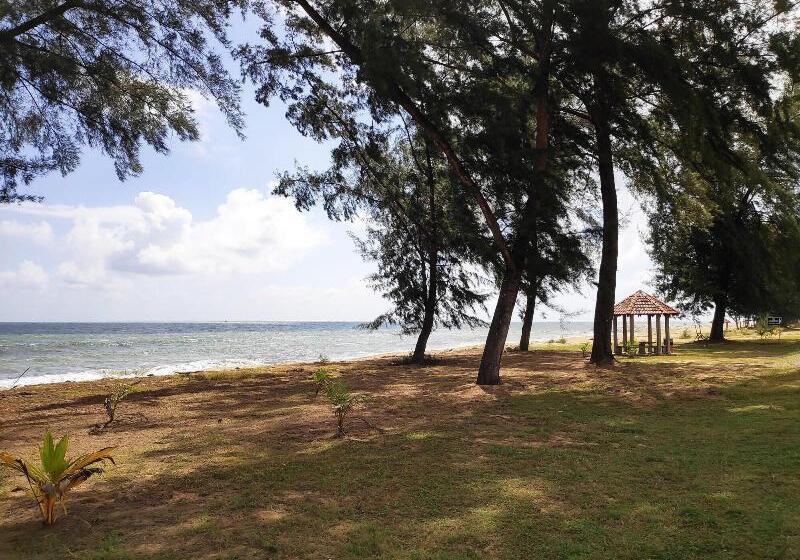 فندق Semarak Beach Inn