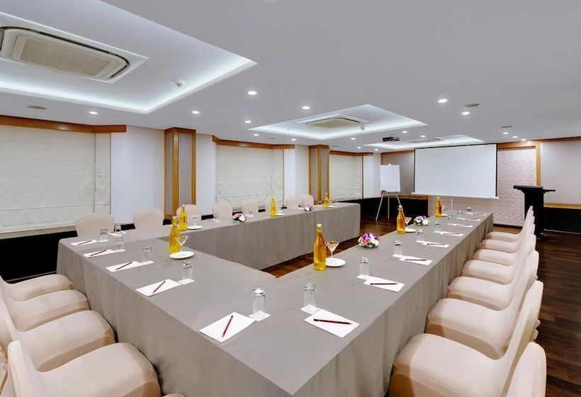 هتل The Fern Residency  Midc, Pune
