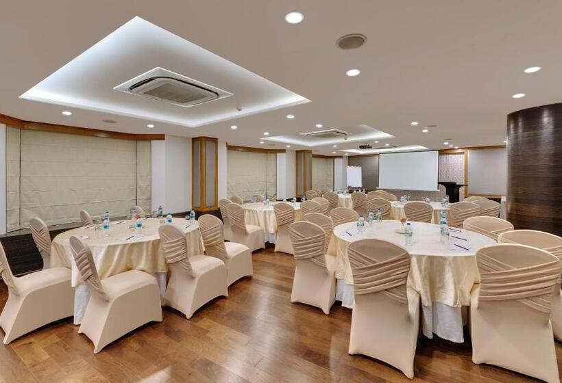 هتل The Fern Residency  Midc, Pune