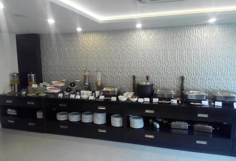 هتل The Fern Residency  Midc, Pune