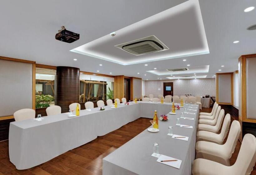 هتل The Fern Residency  Midc, Pune