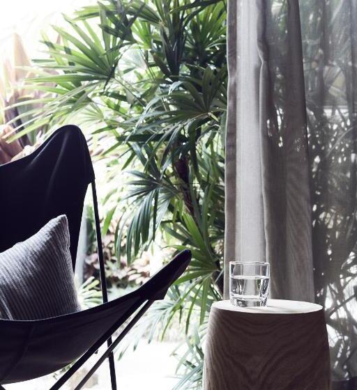 هتل The Villas Of Byron