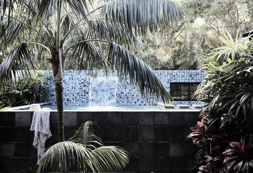 هتل The Villas Of Byron