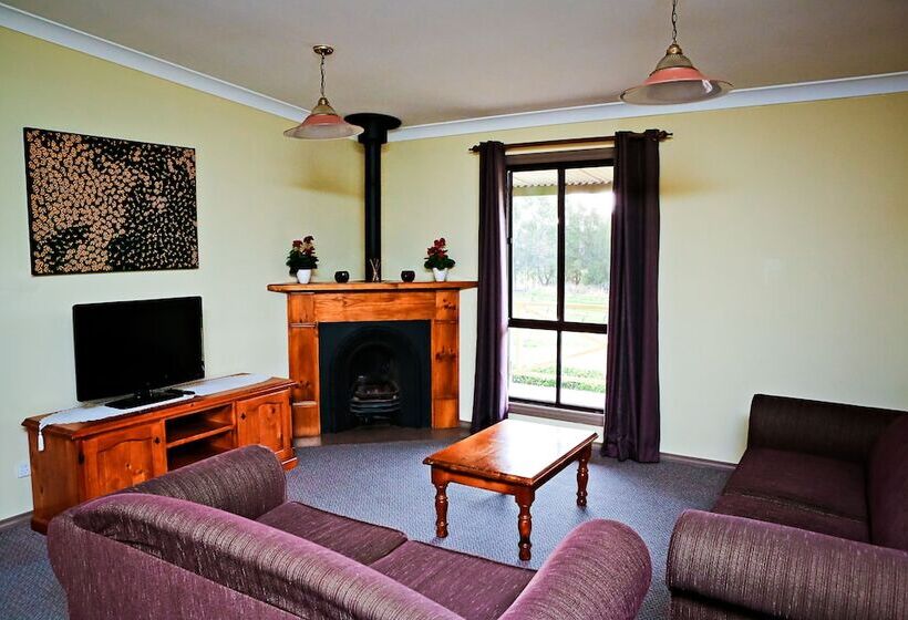 هتل Cabins On Halls