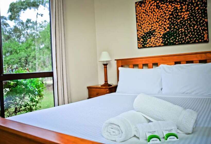 هتل Cabins On Halls