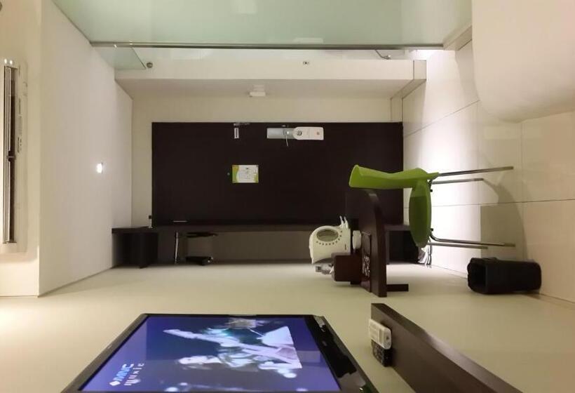 Fotos del hotel V Hotel Tebet, Jakarta:  9
