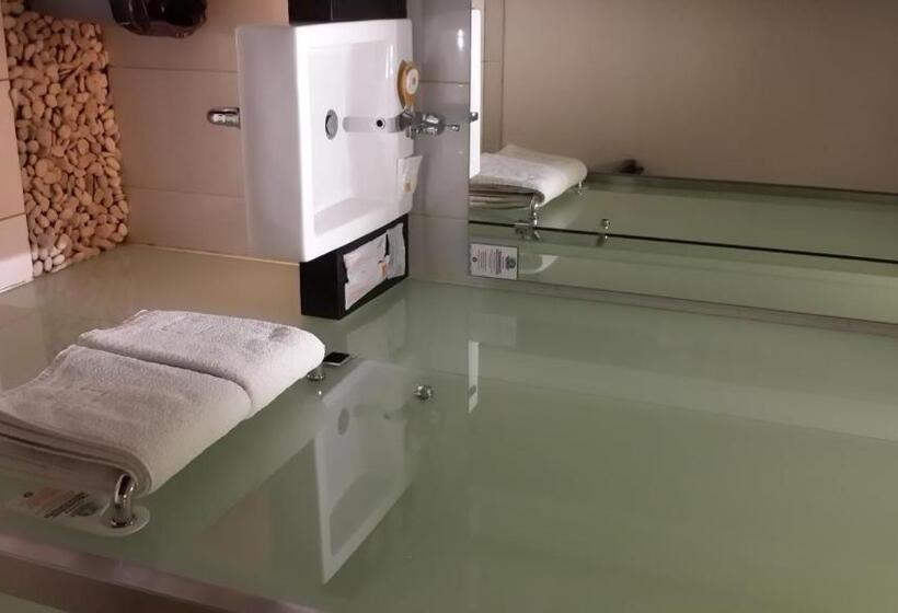 Fotos del hotel V Hotel Tebet, Jakarta:  5