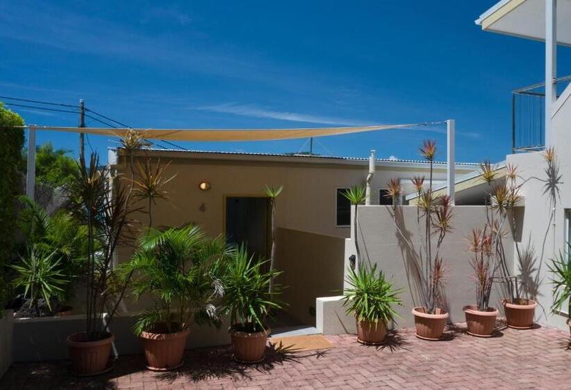 هتل Waterview Airlie Beach
