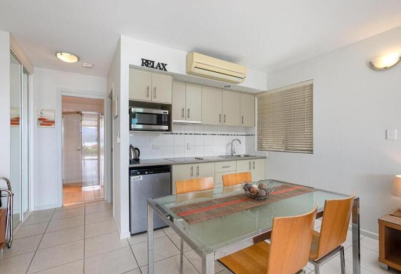 هتل Waterview Airlie Beach