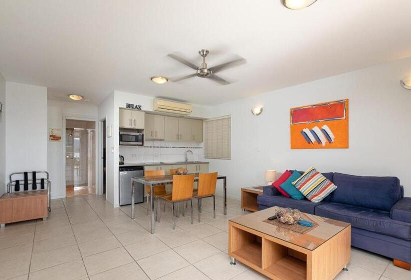 هتل Waterview Airlie Beach