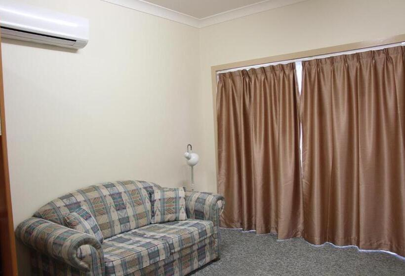 The Pioneer Way Motel