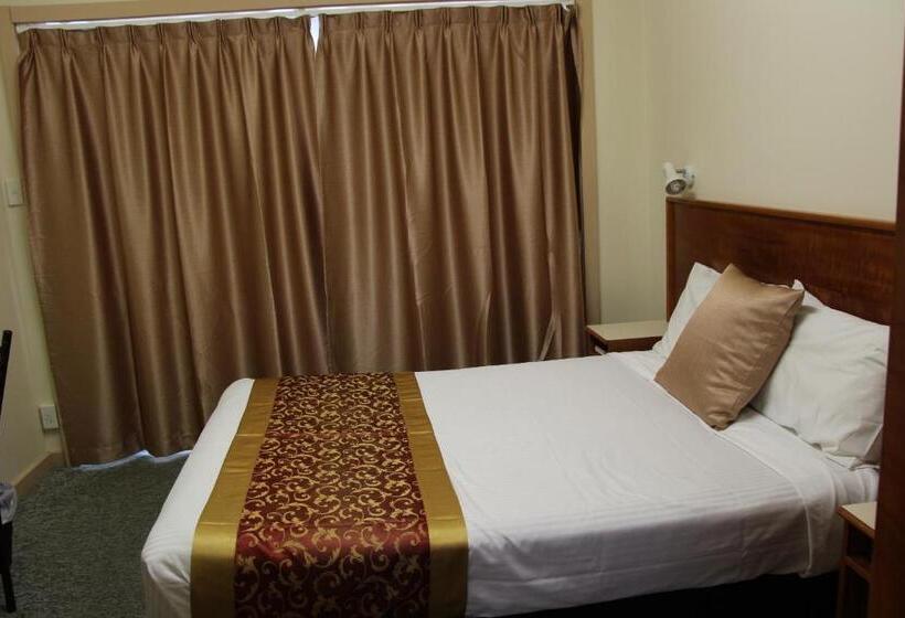 The Pioneer Way Motel