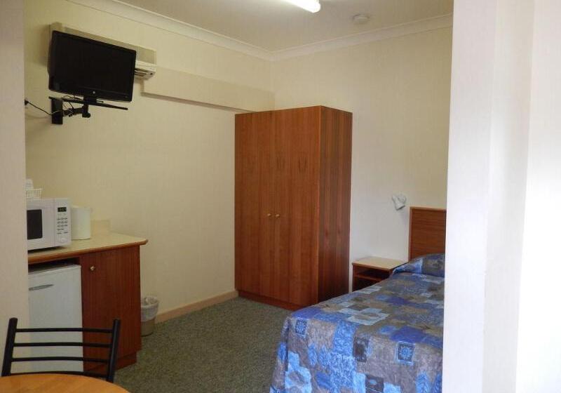 The Pioneer Way Motel