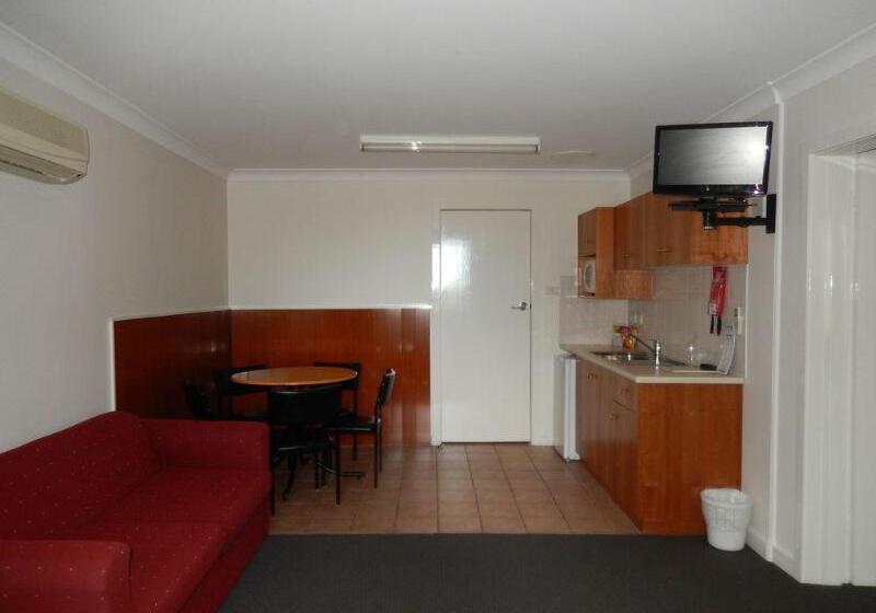 The Pioneer Way Motel