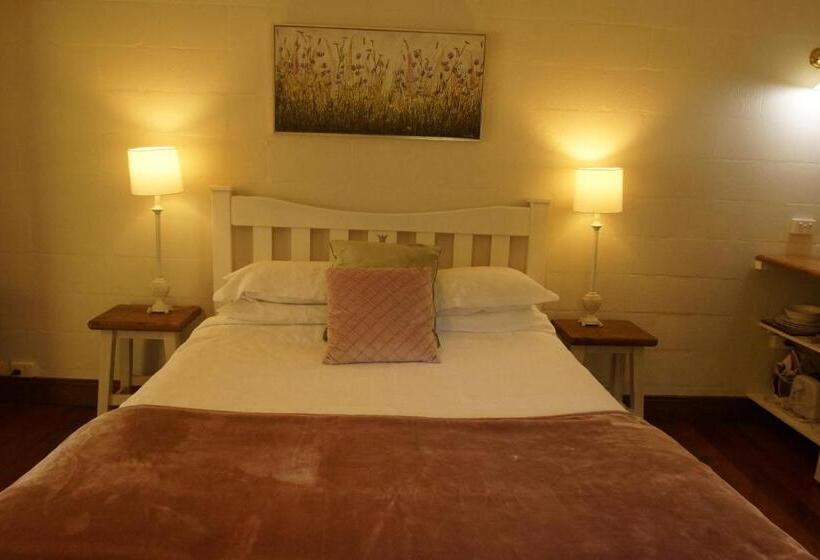 The Carriages Boutique Hotel and Vineyard