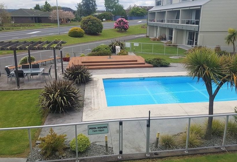 300 Lake Terrace