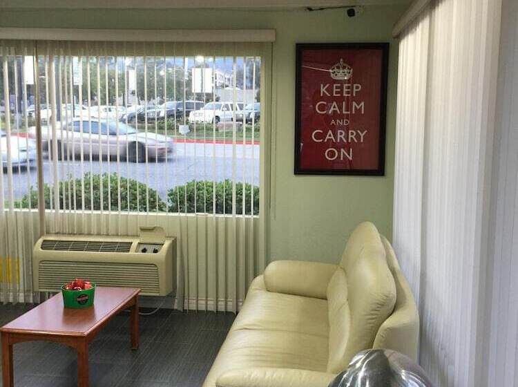 Hi Way Host Motel
