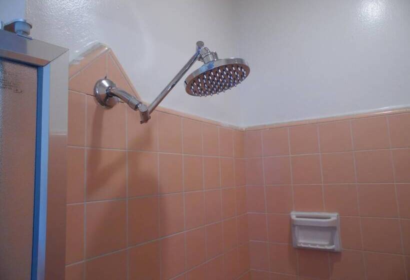 Hi Way Host Motel