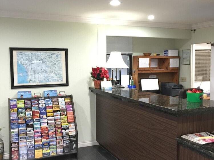 Hi Way Host Motel