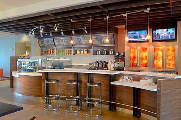 هتل Courtyard By Marriott Muncie At Horizon Convention Center