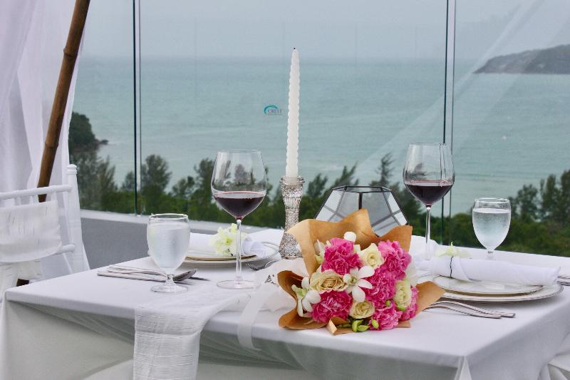 هتل Crest Resort & Pool Villas   Sha Extra Plus