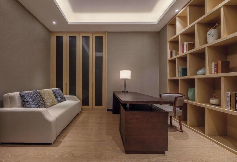 هتل Hilton Haikou