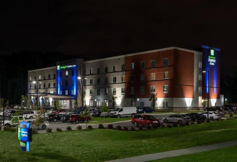 هتل Holiday Inn Express & Suites   Charlotte Airport, An Ihg