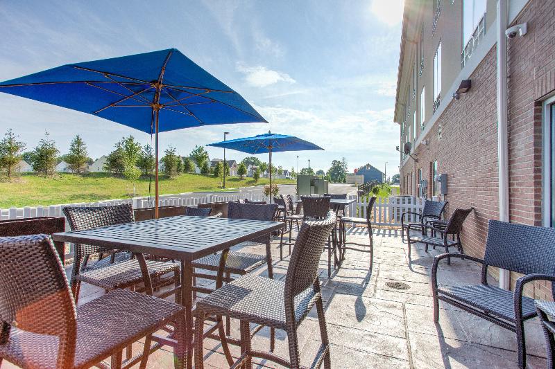 هتل Holiday Inn Express & Suites Lancaster East Strasburg, An Ihg