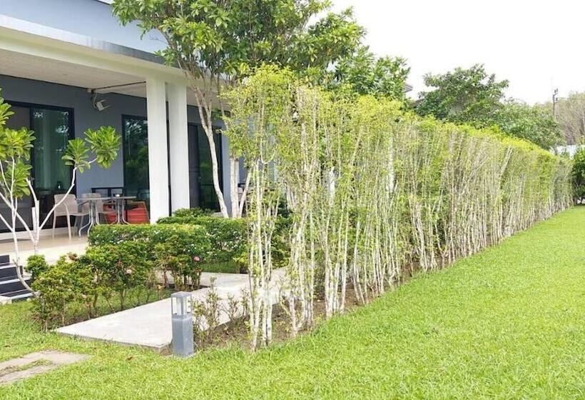 هتل Moonlight Cottage Phuket