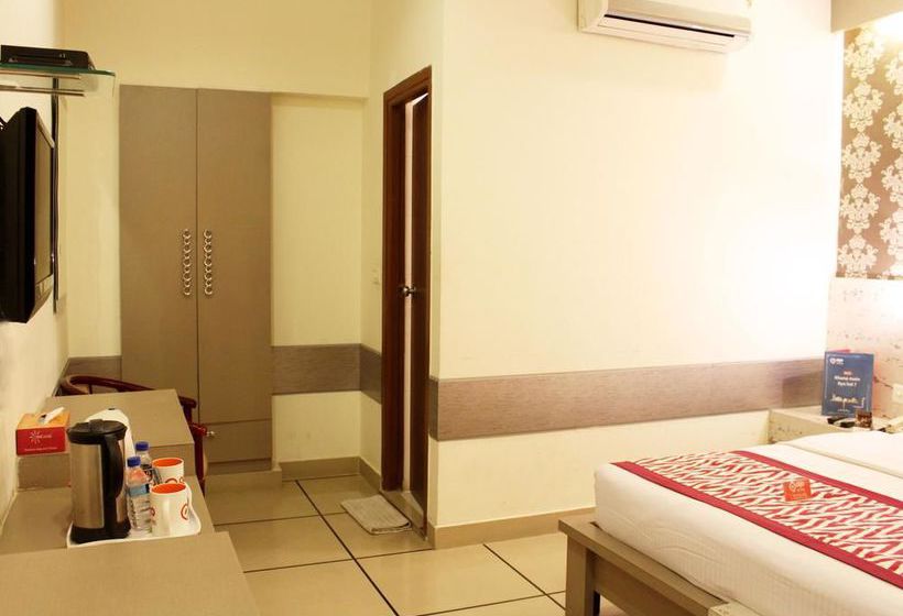 Collection O 2356 Hotel Gian Residency