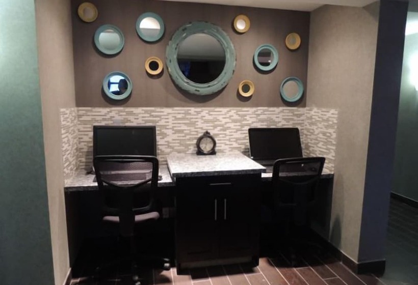 בית מלון כפרי Stoughton Western Star Inn & Suites