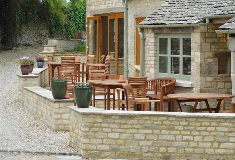 هتل The Plough B&b