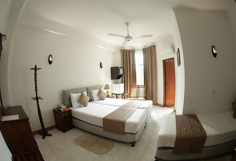 هتل The Royal Mall Kandy