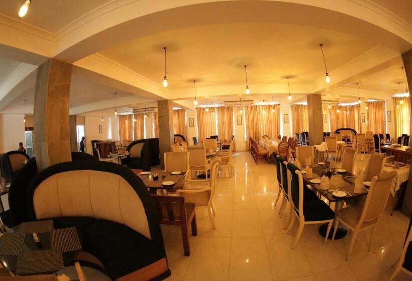 هتل The Royal Mall Kandy