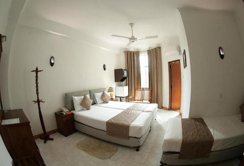 هتل The Royal Mall Kandy