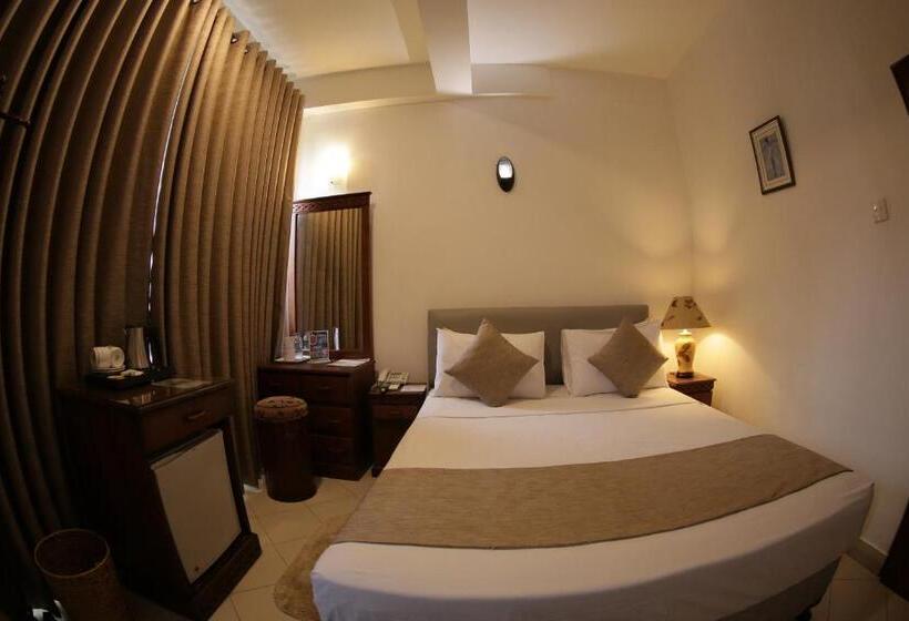 هتل The Royal Mall Kandy