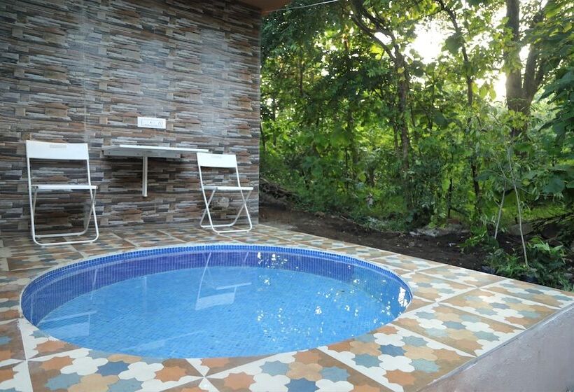 Отель Tiger N Woods Resort