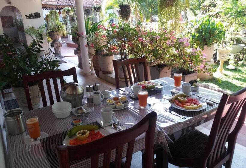 پانسیون Embiente Guest House