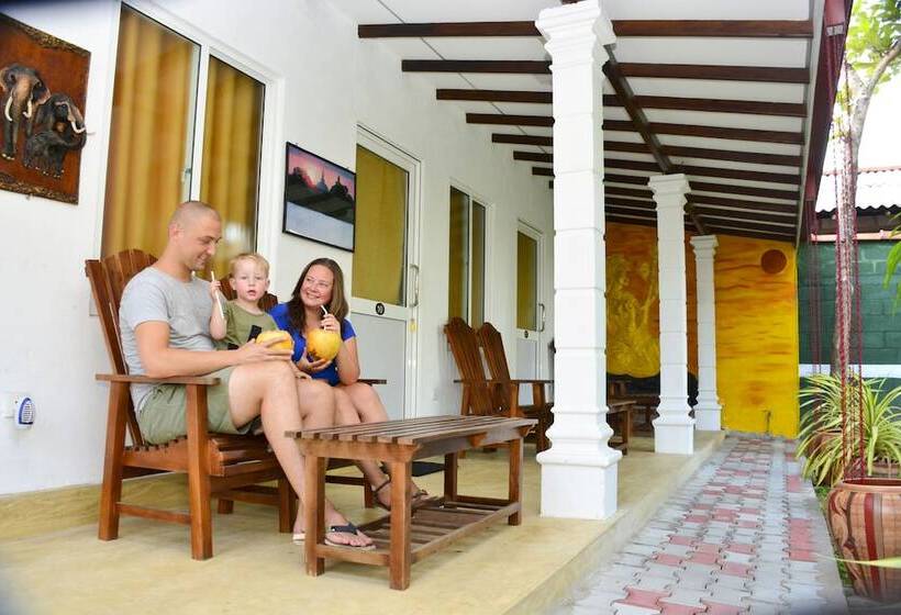 پانسیون Negombo Village