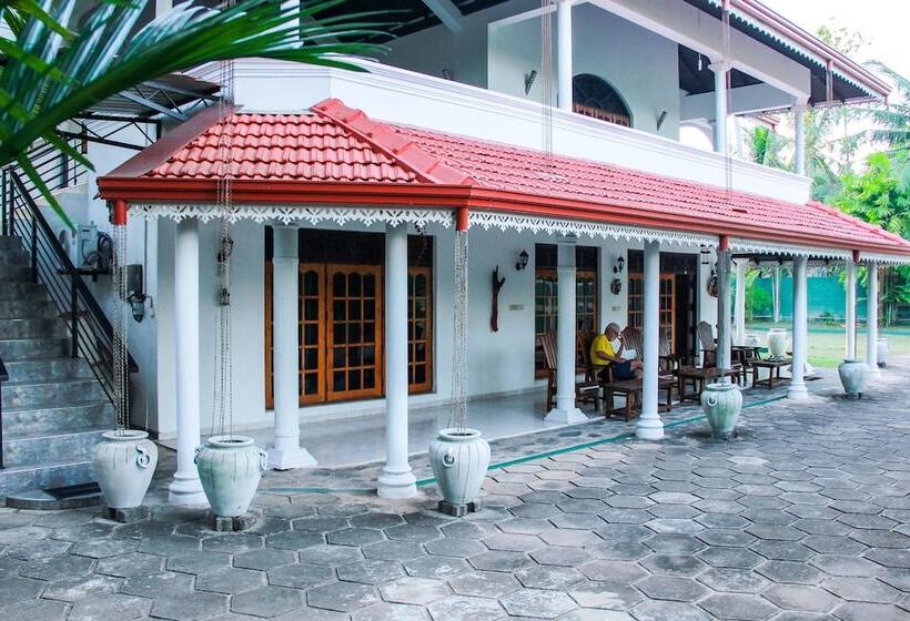 پانسیون Negombo Village