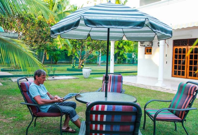 پانسیون Negombo Village