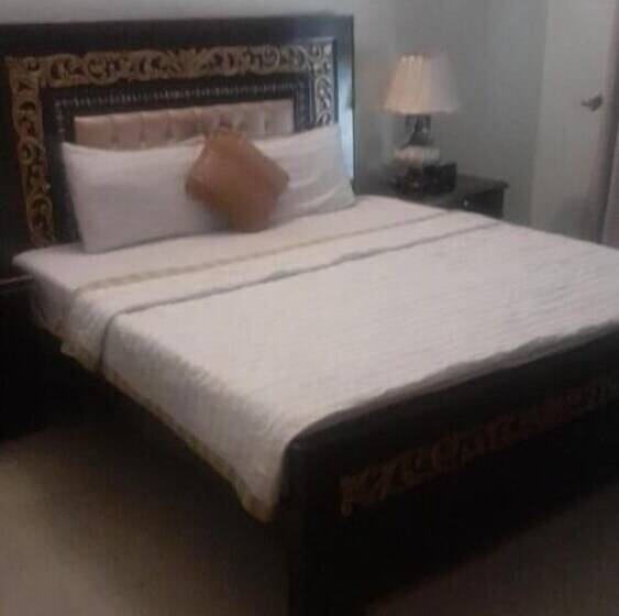 هتل Gulberg Lodges Cavalry Lahore
