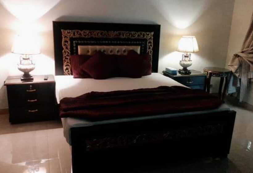 هتل Gulberg Lodges Cavalry Lahore