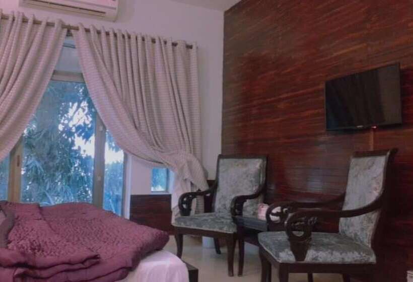هتل Gulberg Lodges Cavalry Lahore
