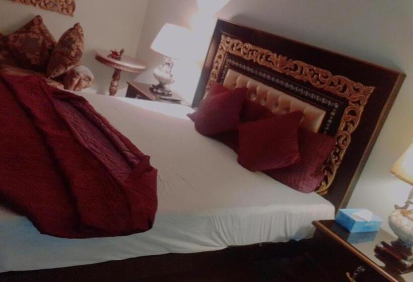 هتل Gulberg Lodges Cavalry Lahore