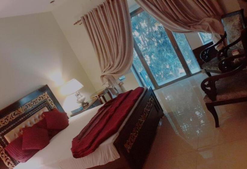 هتل Gulberg Lodges Cavalry Lahore