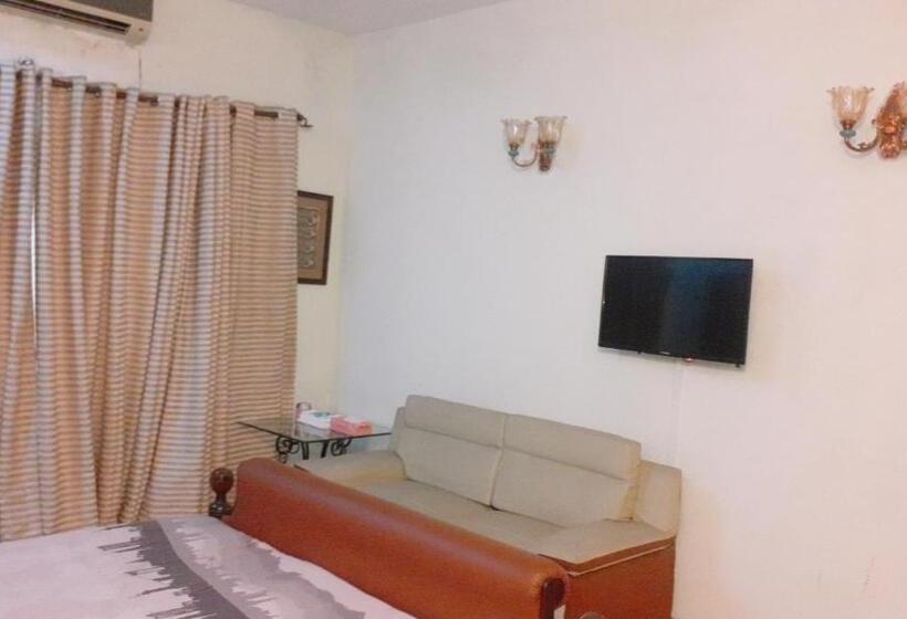 هتل Gulberg Lodges Cavalry Lahore